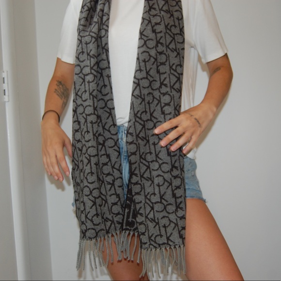 Calvin Klein Reversible Logo Scarf - Picture 1 of 4